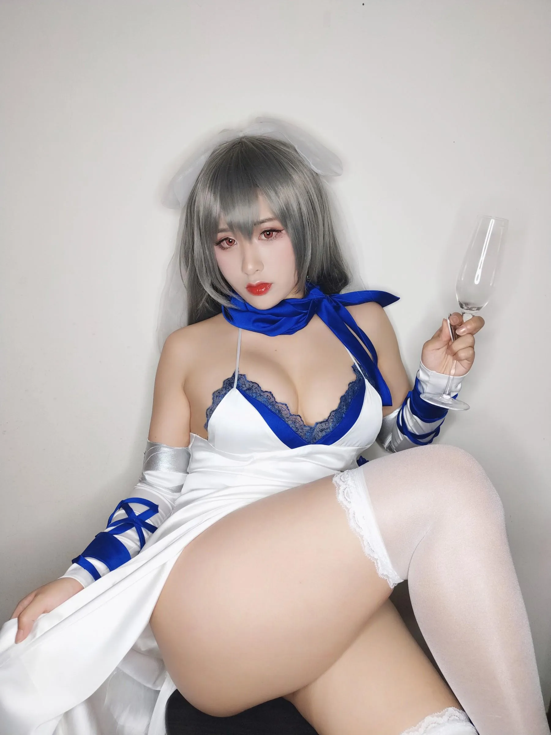 柘烟Zuken – NO.09 路易九世礼服自拍 [39P]插图